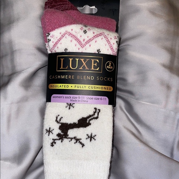 Luxury Cashmere Blend Luxe Socks Two Pair Pink & White Winter Theme NWT Holiday - Picture 4 of 5